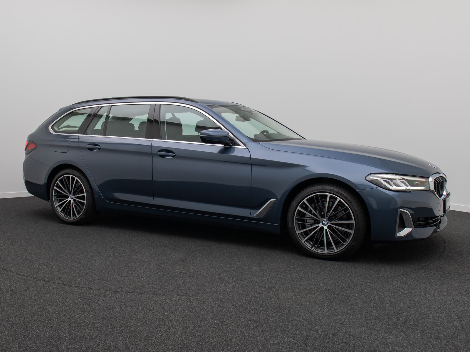 Fahrzeugabbildung BMW 540d xD Luxury Line Individual Panorama Massage