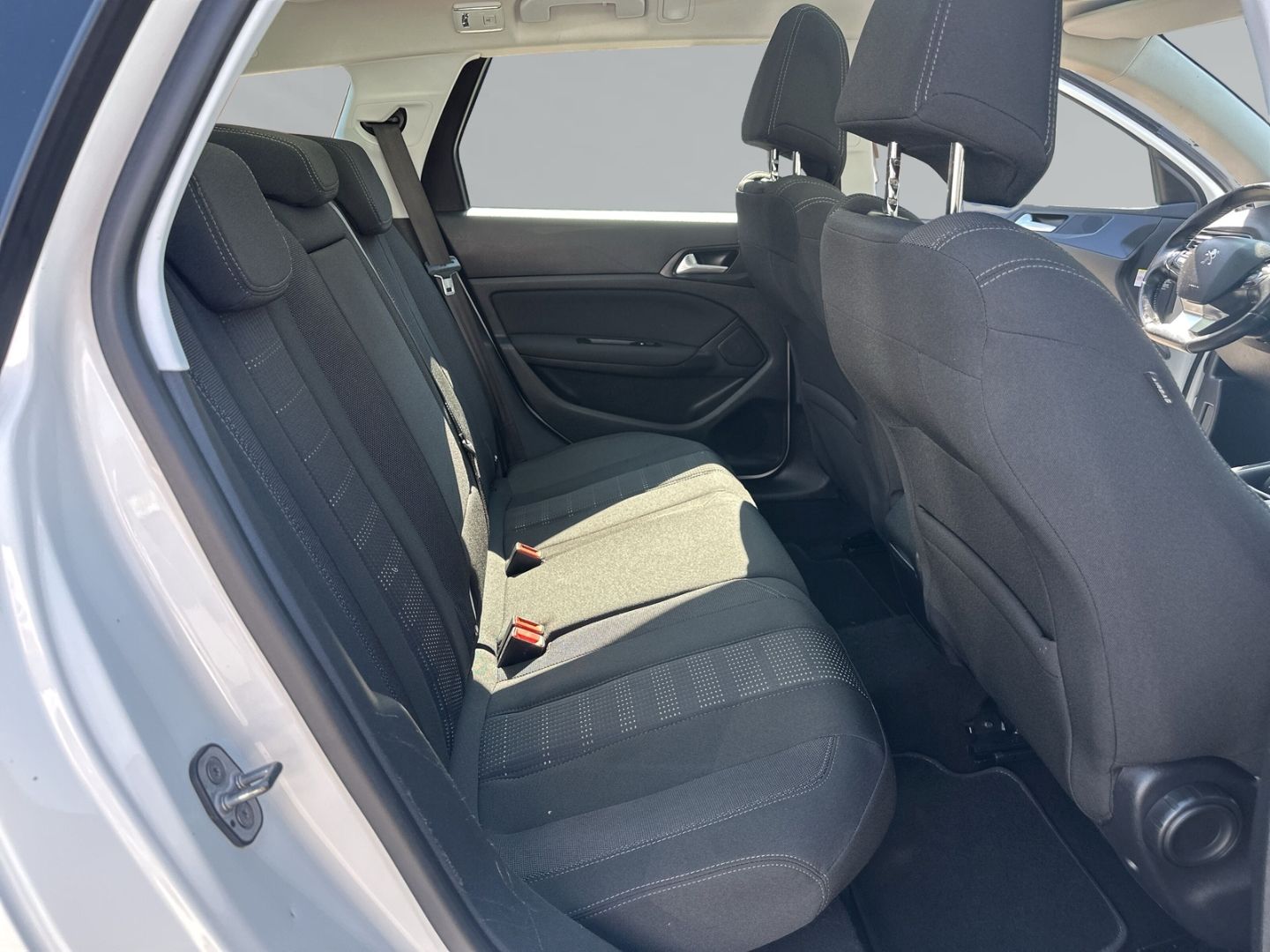 Fahrzeugabbildung Peugeot 308 Allure e-THP PureTech 130 SW 1.2