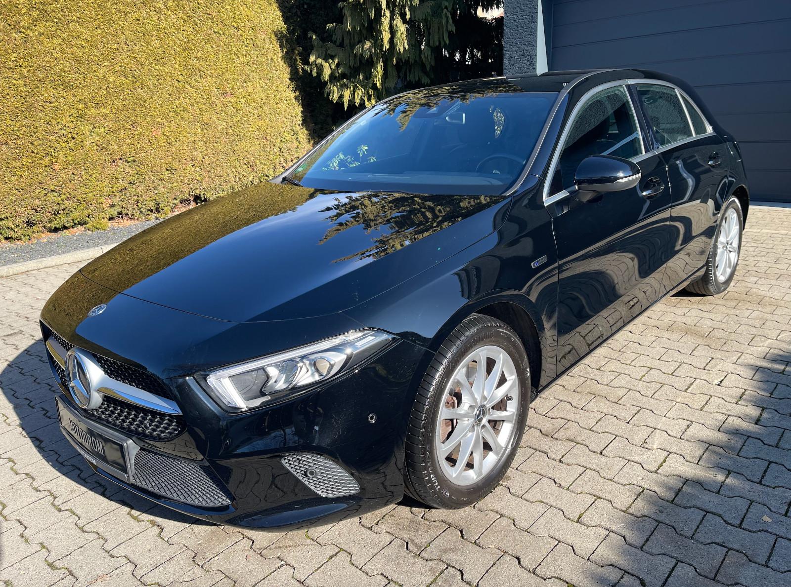 Mercedes-Benz A250 e KAMERA SPORTSITZE AHK LED SCHEINWERFER