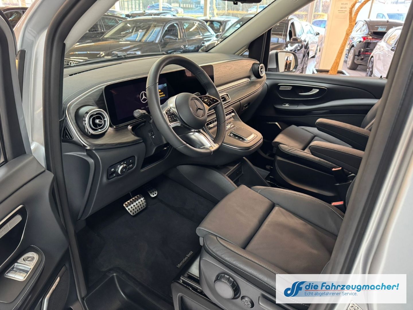 Fahrzeugabbildung Mercedes-Benz V 250 d 4MATIC AVANTGARDE lang LuftF. Pano 360 A