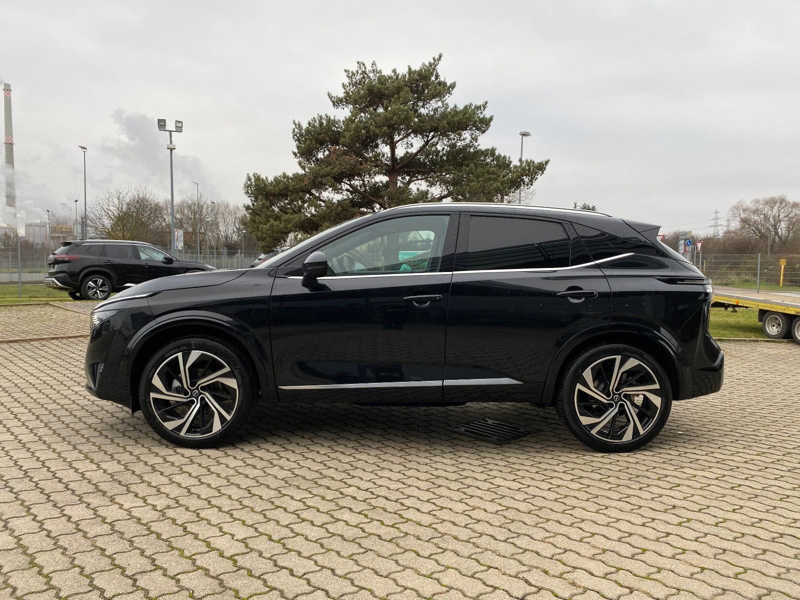Fahrzeugabbildung Nissan Qashqai 1.3 MHEV Tekna+ PANO+HUD+BOSE+SHZ+AHK