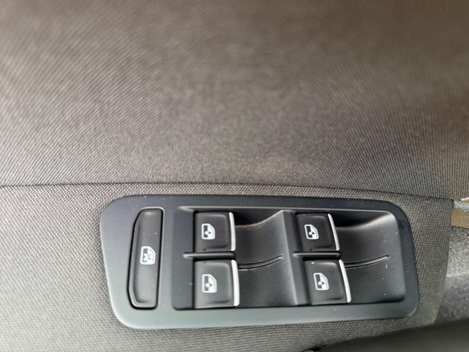 Volkswagen Golf VII Highline 1.4TSI DSG ACC DynLicht Klima