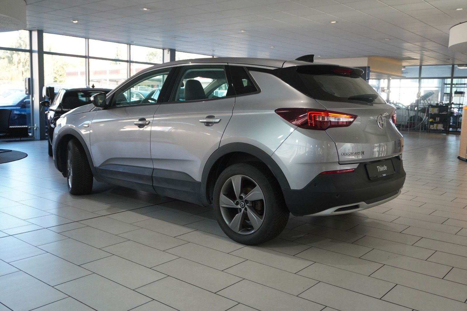 Fahrzeugabbildung Opel Grandland 1.5D ELEGANCE NAVI/LED/KAMERA/SPORT/SH