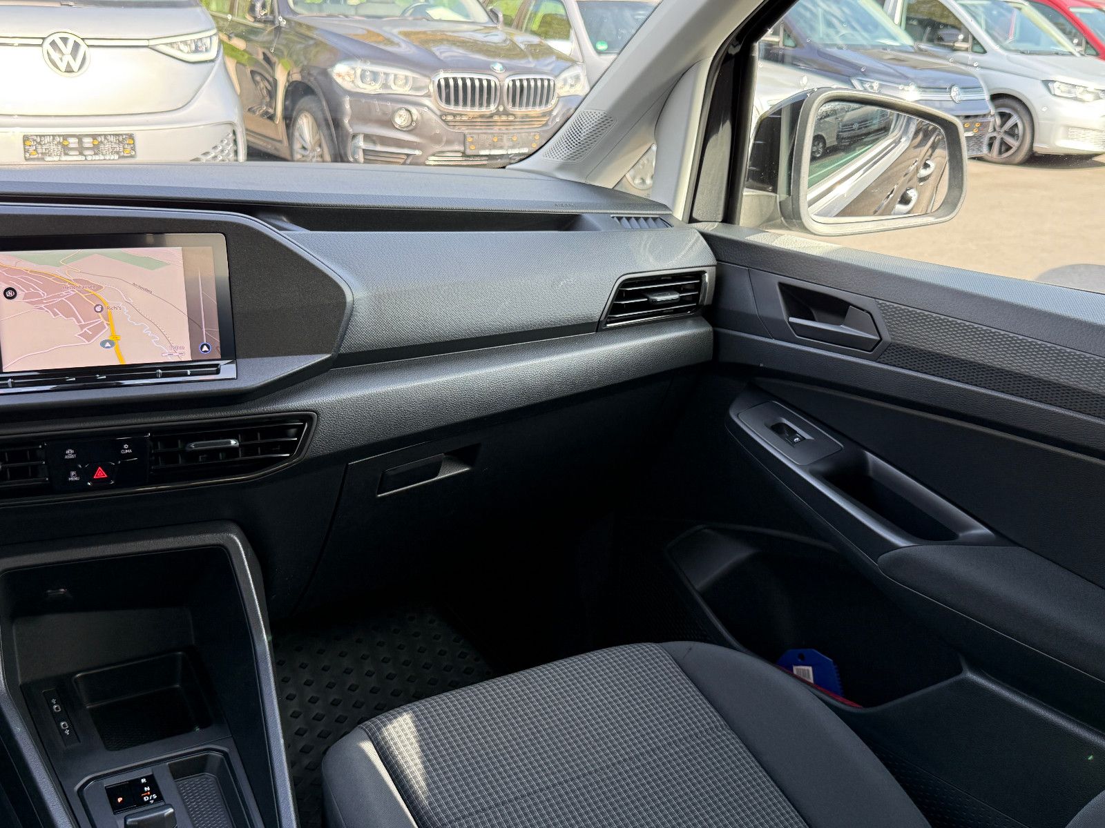 Fahrzeugabbildung Volkswagen Caddy 2.0 TDI DSG AHK DAB GRA Navi Kamera SHZ