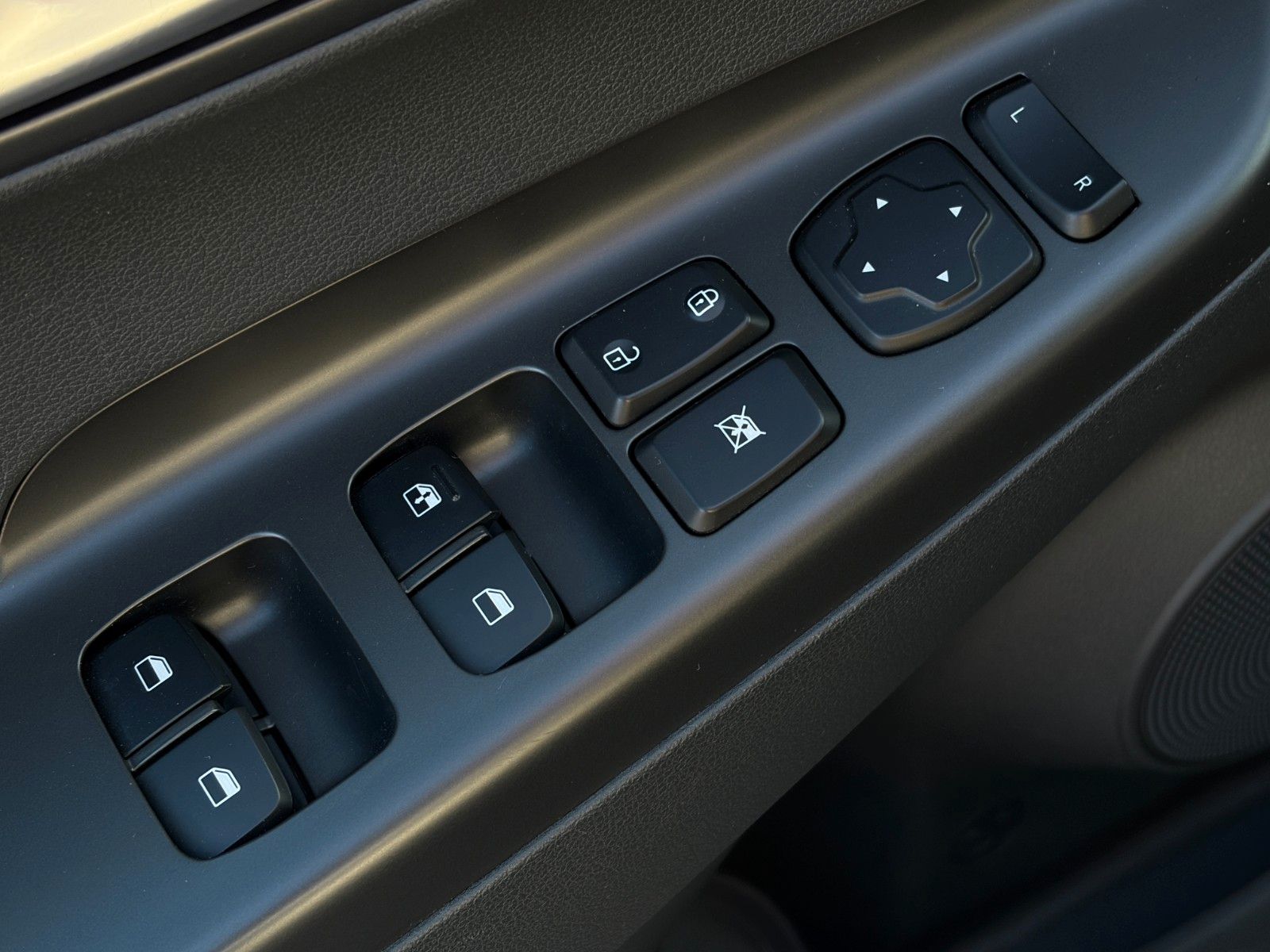 Fahrzeugabbildung Hyundai KONA Elektro SHZ LHZ ACC LKA PDC CAM LFA CarPlay