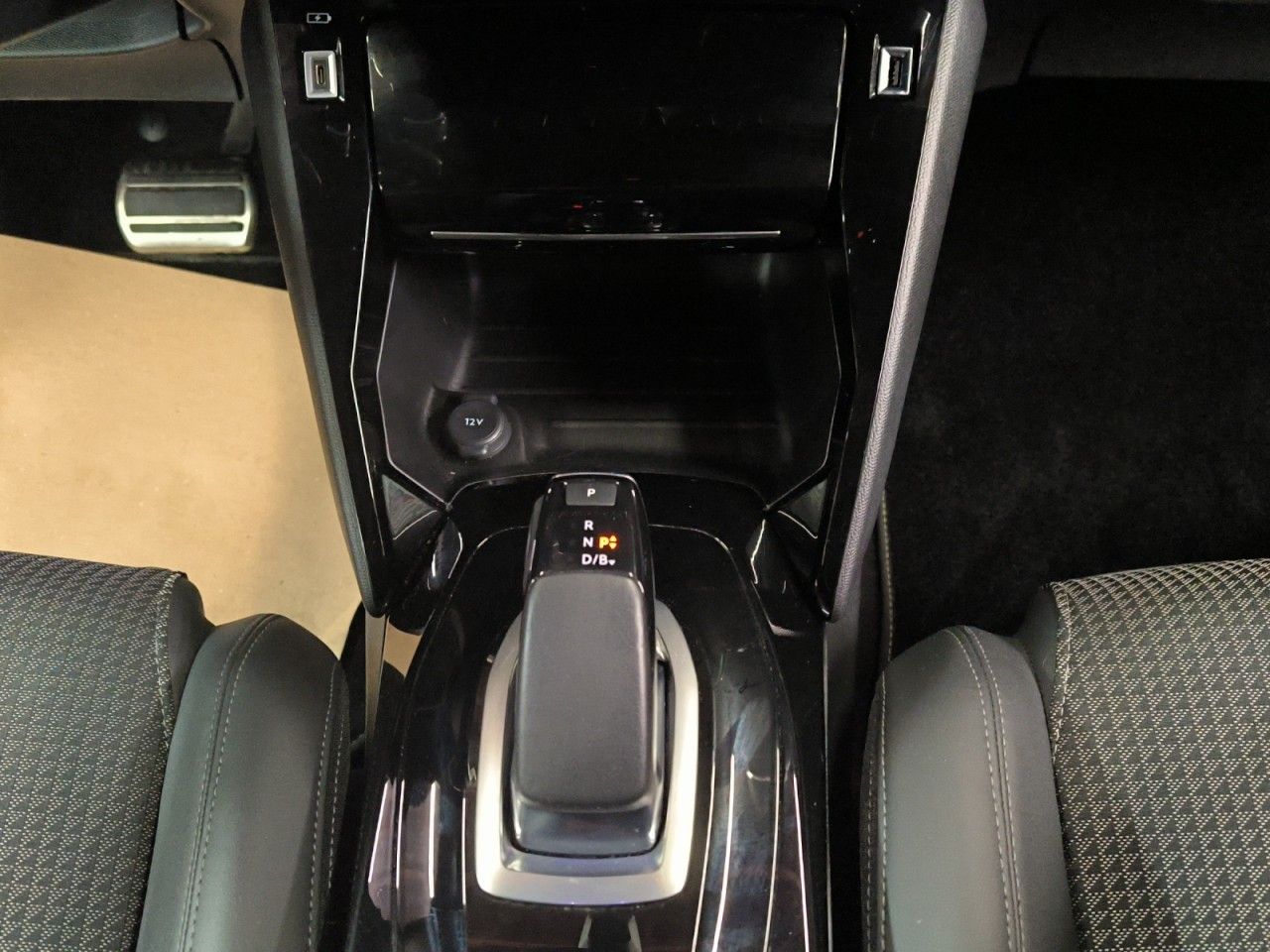 Fahrzeugabbildung Peugeot 2008 e- Allure GTline Navi Kamera