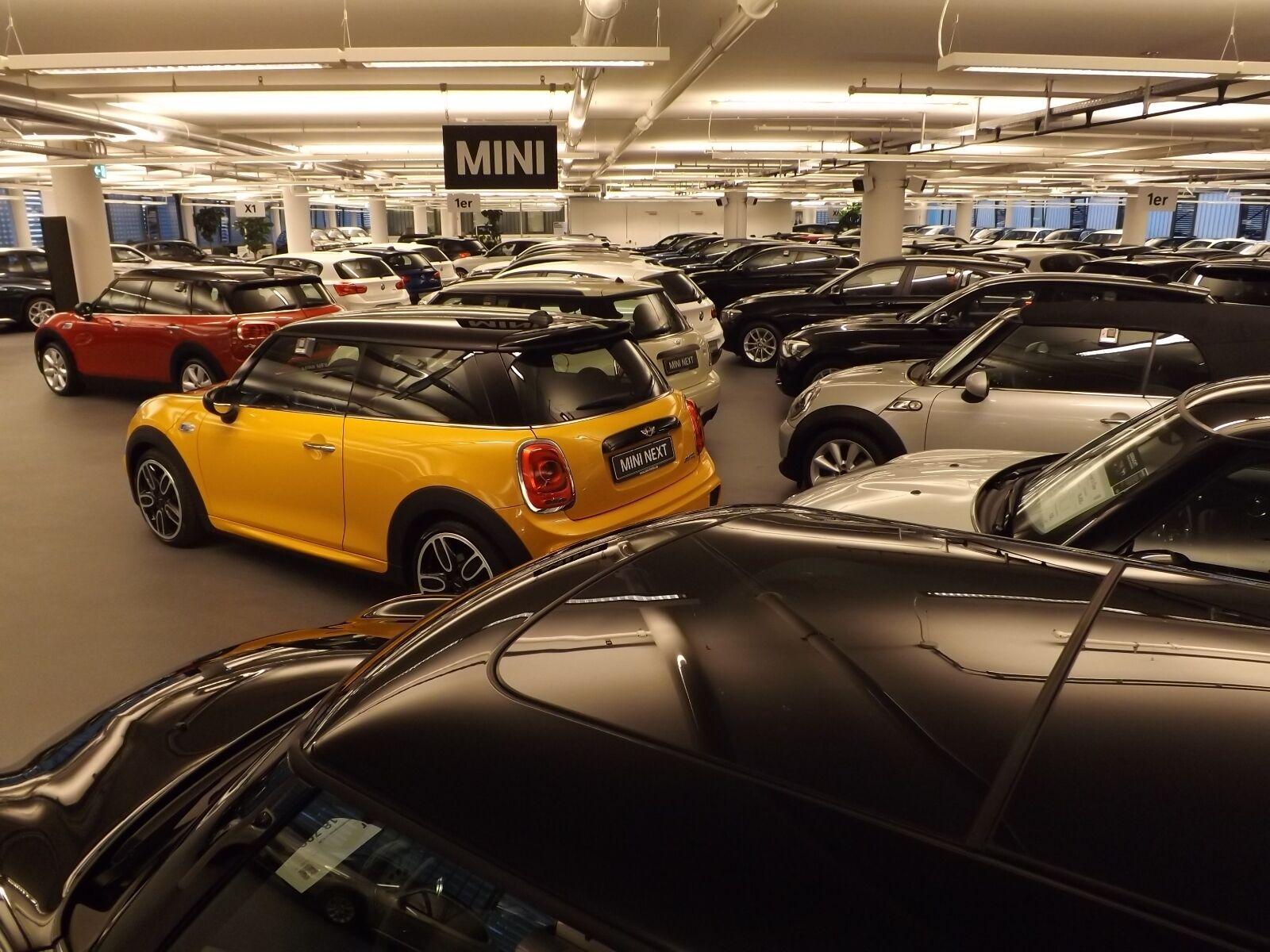 showroom-image-top