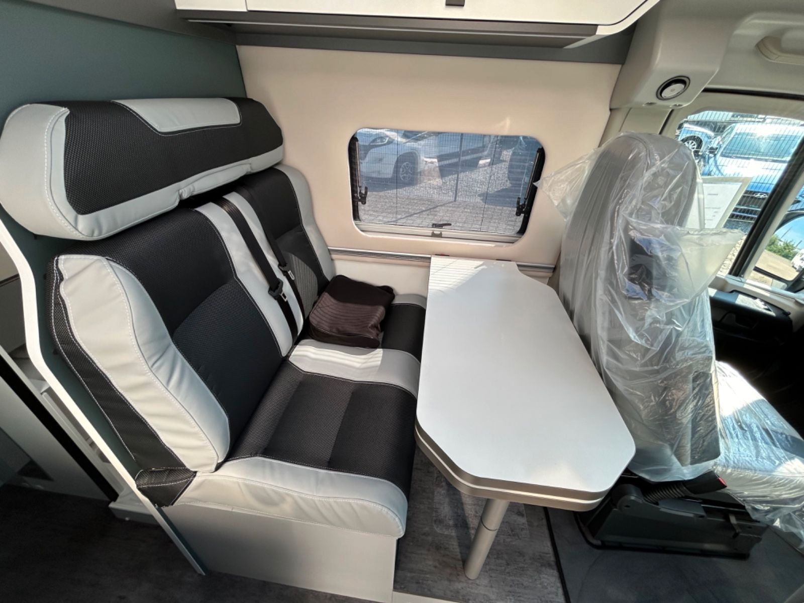 Fahrzeugabbildung Mooveo VAN 63 EB Prestige Autom. Solar Markise Combi 4D