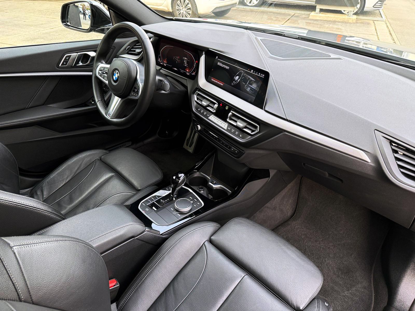 Fahrzeugabbildung BMW 220i Gran Coupé Steptr. M-Sport LED PANO KAM SHZ