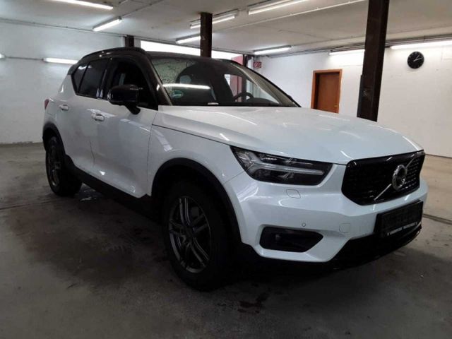 Volvo XC40 R Design AWD*AHK*LED*Navi*360°Cam*St-Heizu.