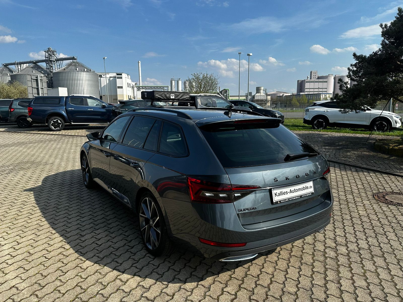 Fahrzeugabbildung SKODA Superb Combi Sportline 4x4