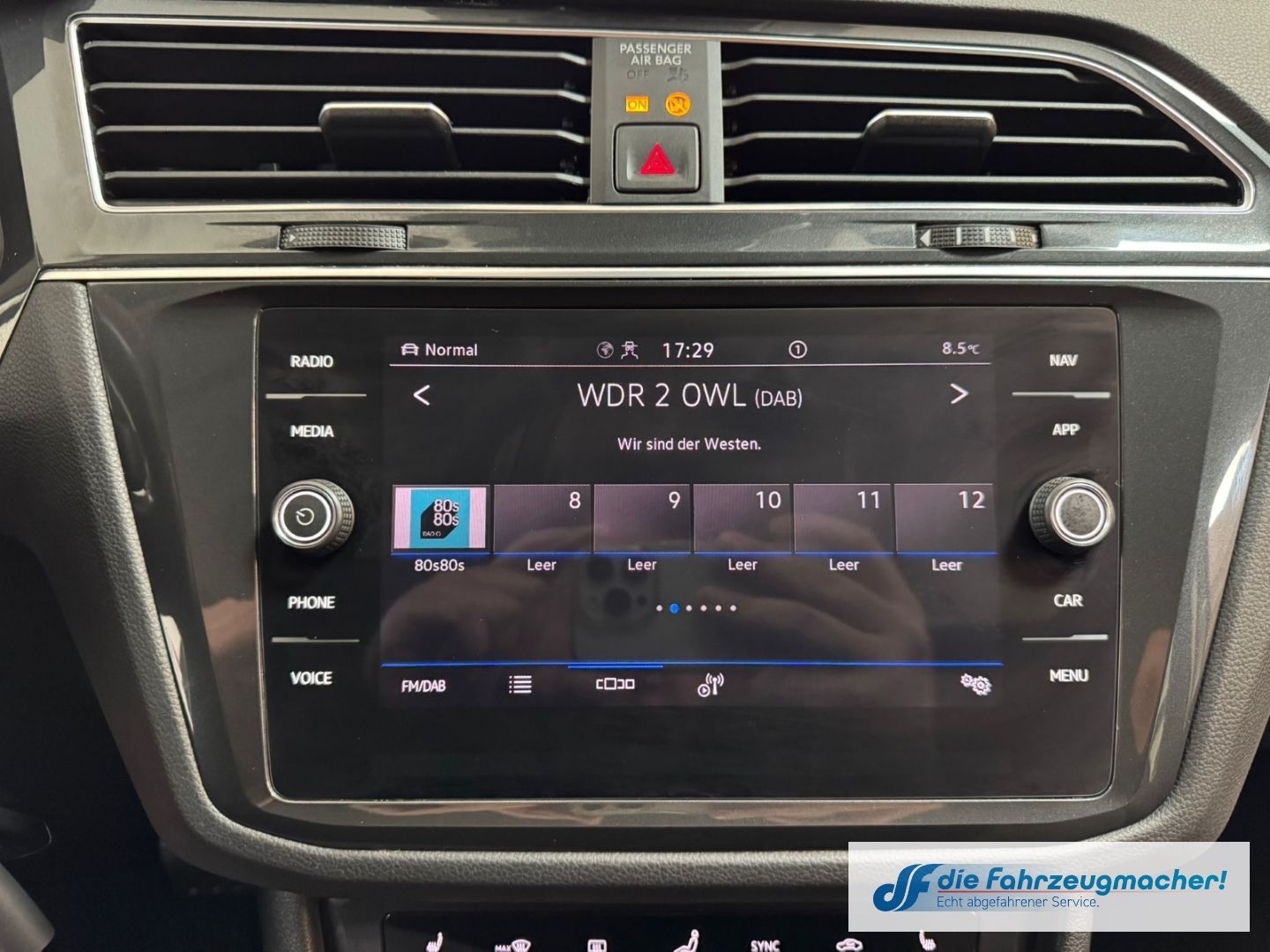 Fahrzeugabbildung Volkswagen Tiguan Life 4Motion StandHZG AHK-klappbar Navi L