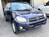 Toyota RAV 4 Sol 2.0d Navi+Camera/Leder/SD/AHK-Voll! - Toyota RAV 4 Gebrauchtwagen in Köln