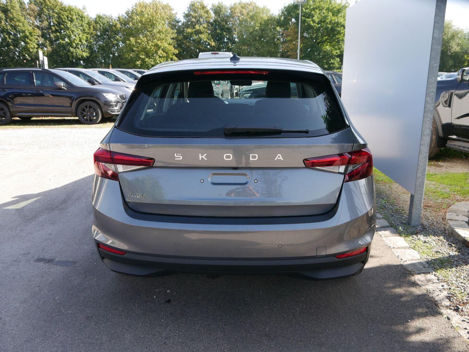 Skoda Fabia 130 Jahre Edition PLUS 1,0 MPI*LED*PDC-KAM imagem 3