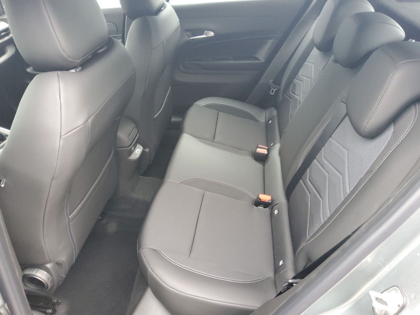 Fahrzeugabbildung Jeep Avenger Altitude LED PDC SHZ Keyless Rückfahrkam