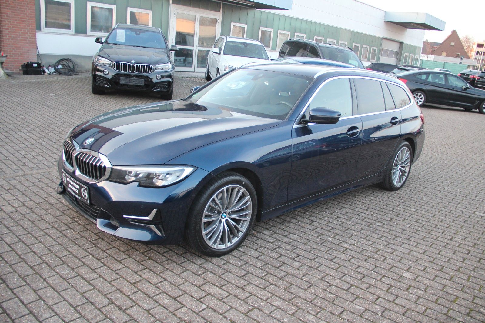 BMW 320 d xDrive Luxury Line, LED, RFK, Stndhz imagem 2