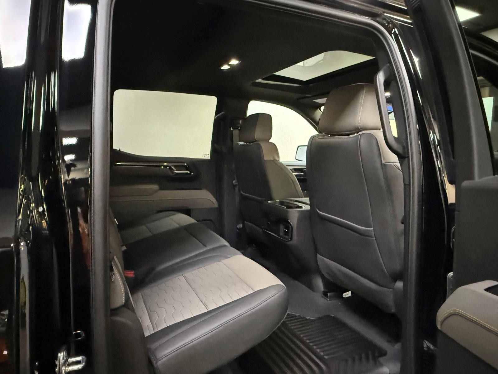 Fahrzeugabbildung Chevrolet 2026 SILVERADO ZR2 OFF ROAD-SIDE ST 6.2L V8-4x4
