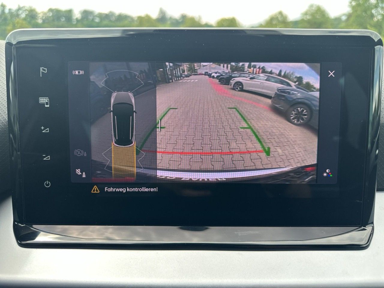 Fahrzeugabbildung SEAT Arona FR 1.0TSI 110PS 6-Gang*Navi*Cam* - mit KI generiert/bearbeitet