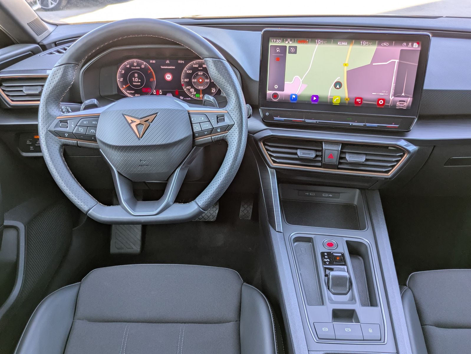 Fahrzeugabbildung CUPRA Leon 1.5 eTSI DSG MATRIX-LED*ACC*APP*KAMERA*18"