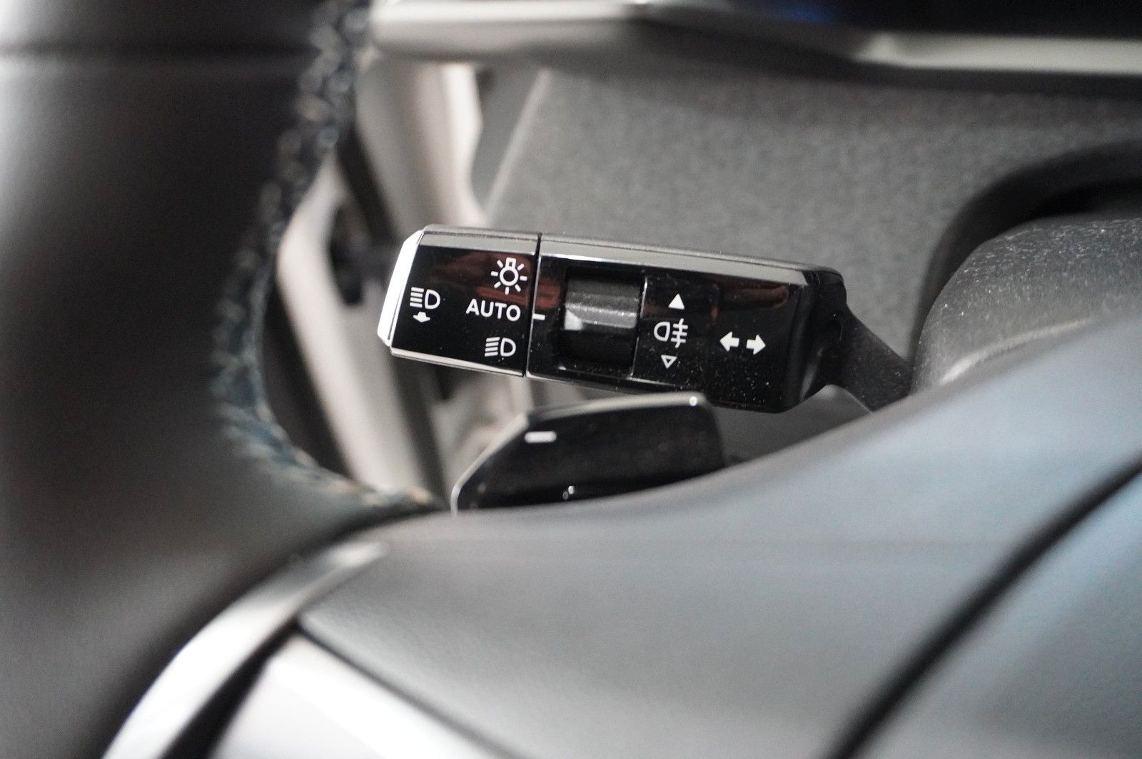 Fahrzeugabbildung Opel Grandland 1.2 48V HYBRID EDIT. NAVI/LED/KAMERA