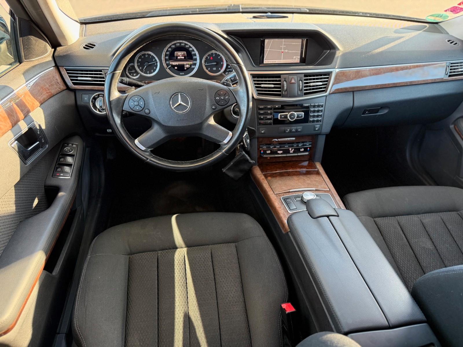 Mercedes-Benz E 220 CDI T-Modell  BlueEfficiency NAVI KLIMA PD