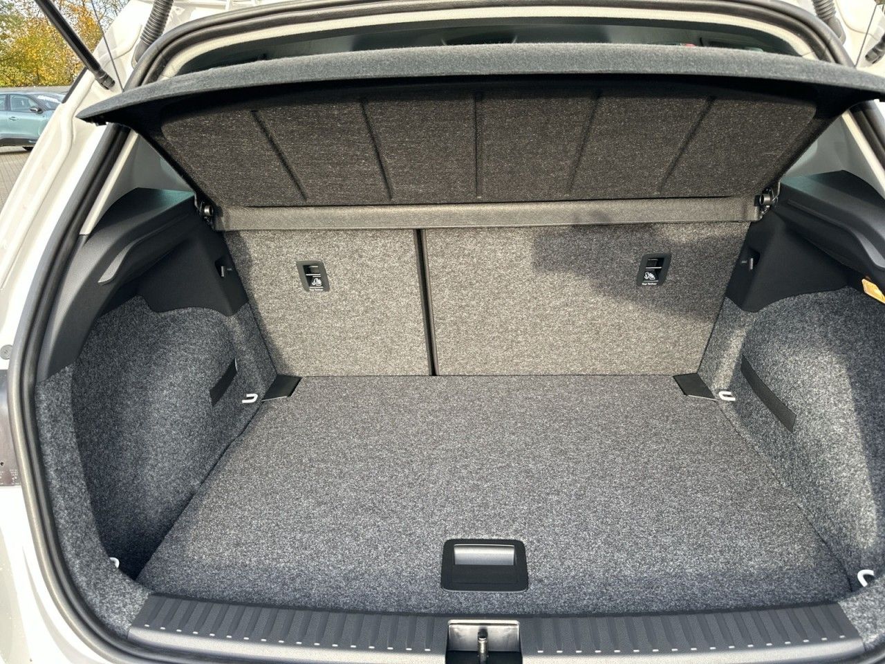 Fahrzeugabbildung SEAT Arona Road Edition 1.0 TSI 116 PS DSG