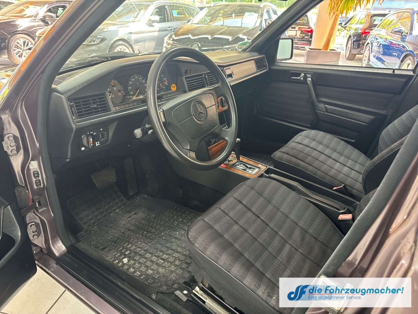 Fahrzeugabbildung Mercedes-Benz 190 Oldtimer Memory Sitze e-Sitze Klima el.SP eF