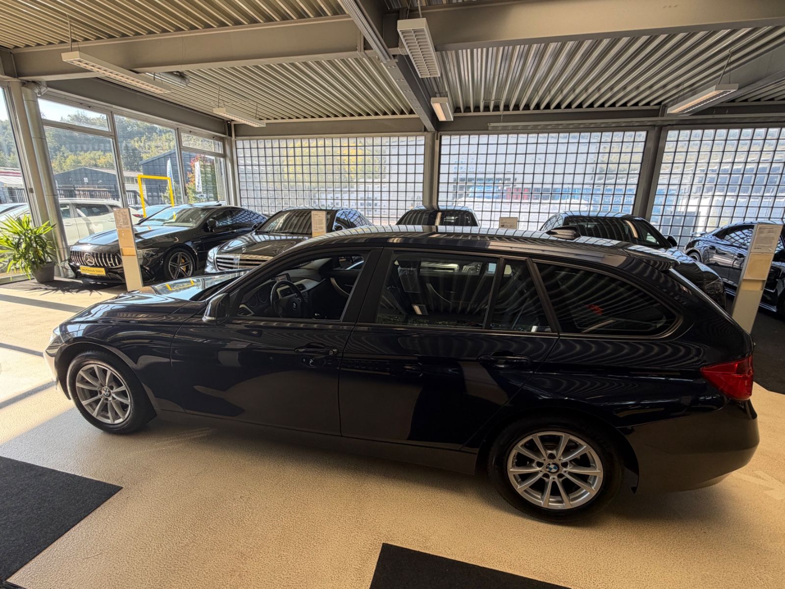 Fahrzeugabbildung BMW 318 3 Touring 318 d
