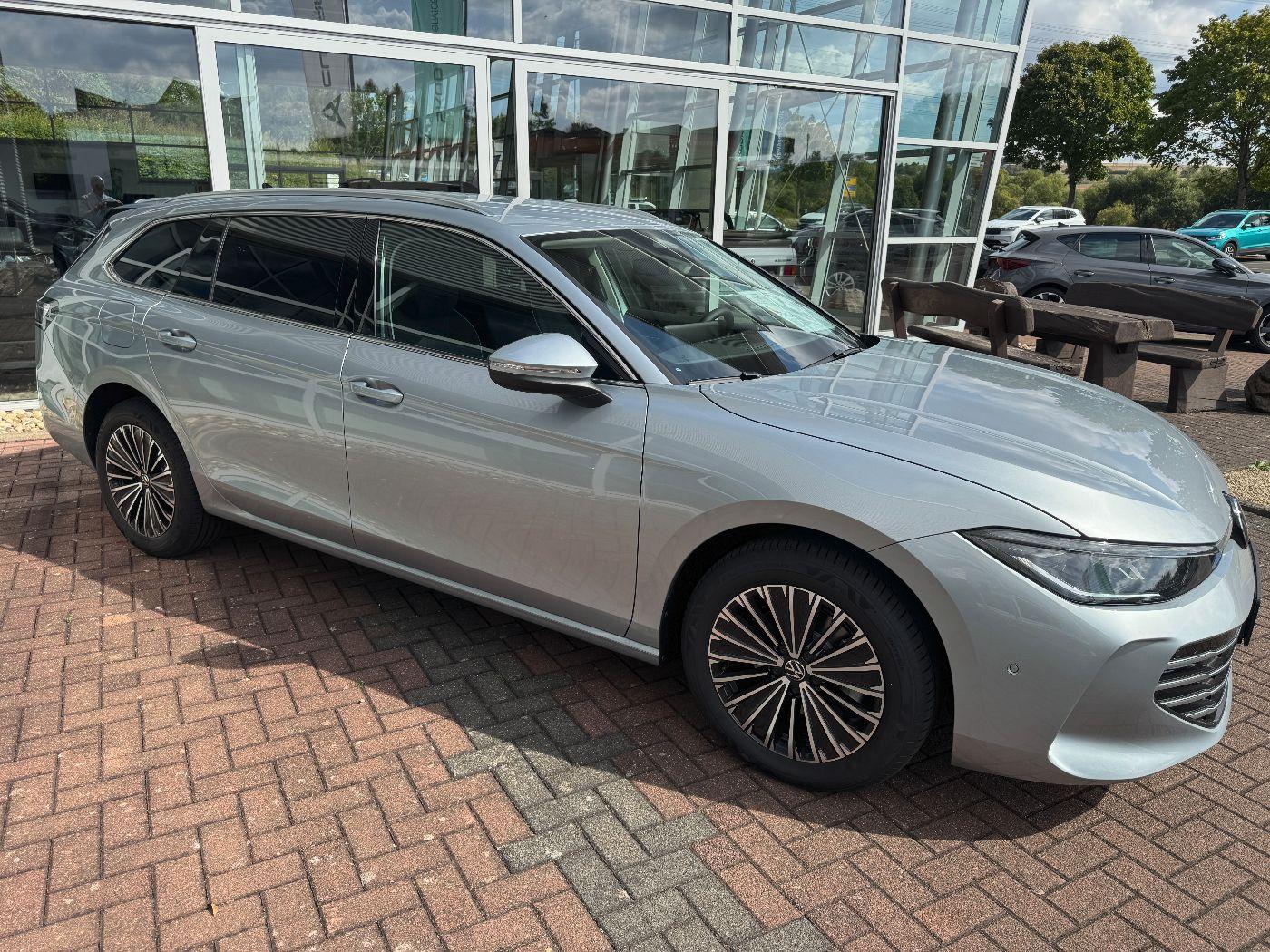Volkswagen Passat Variant 2.0 TDI Elegance AHK+Matrix+Hud+N