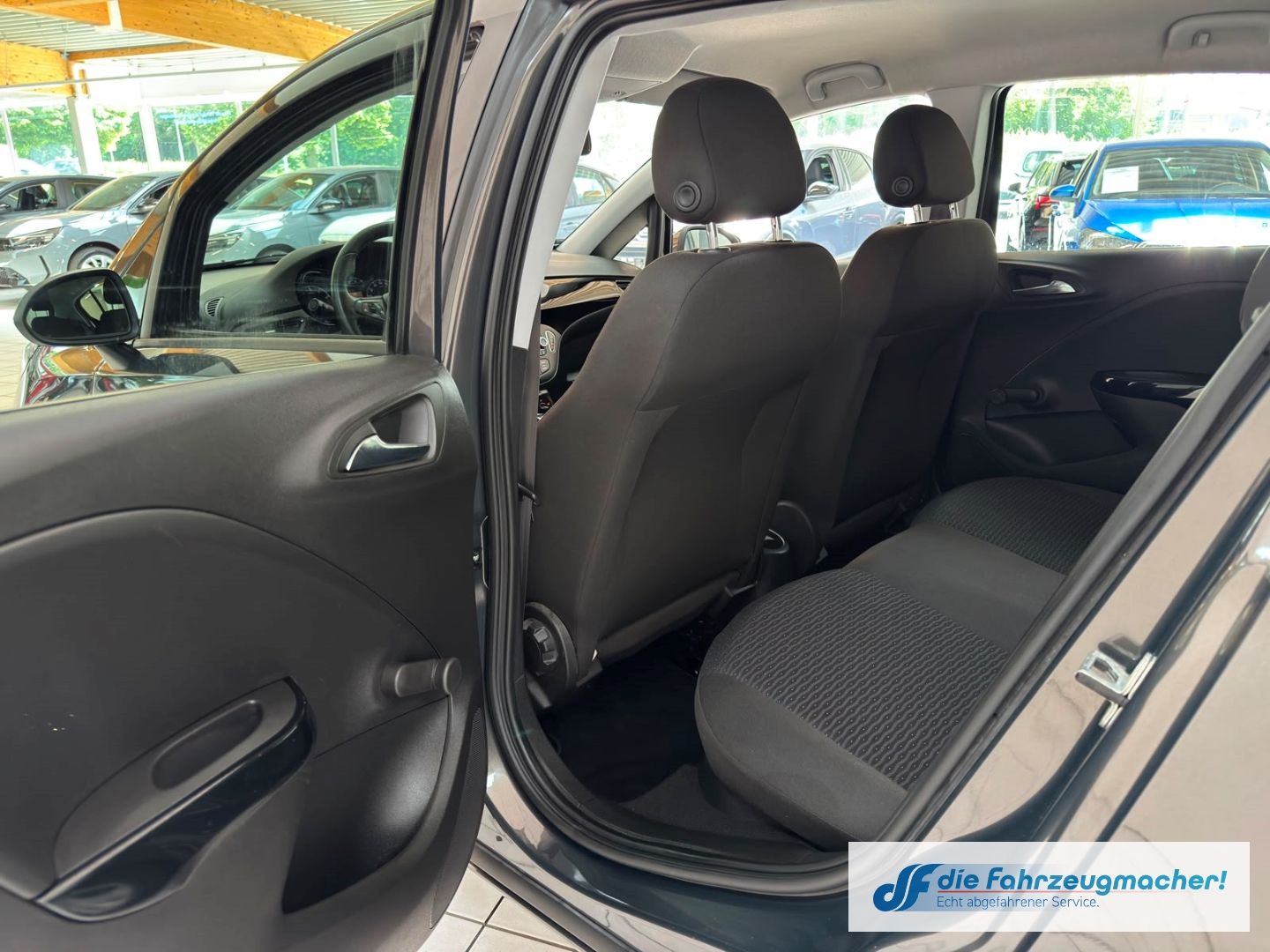 Fahrzeugabbildung Opel Corsa E drive Automati SHZ LenkradH Temp PDC Ber