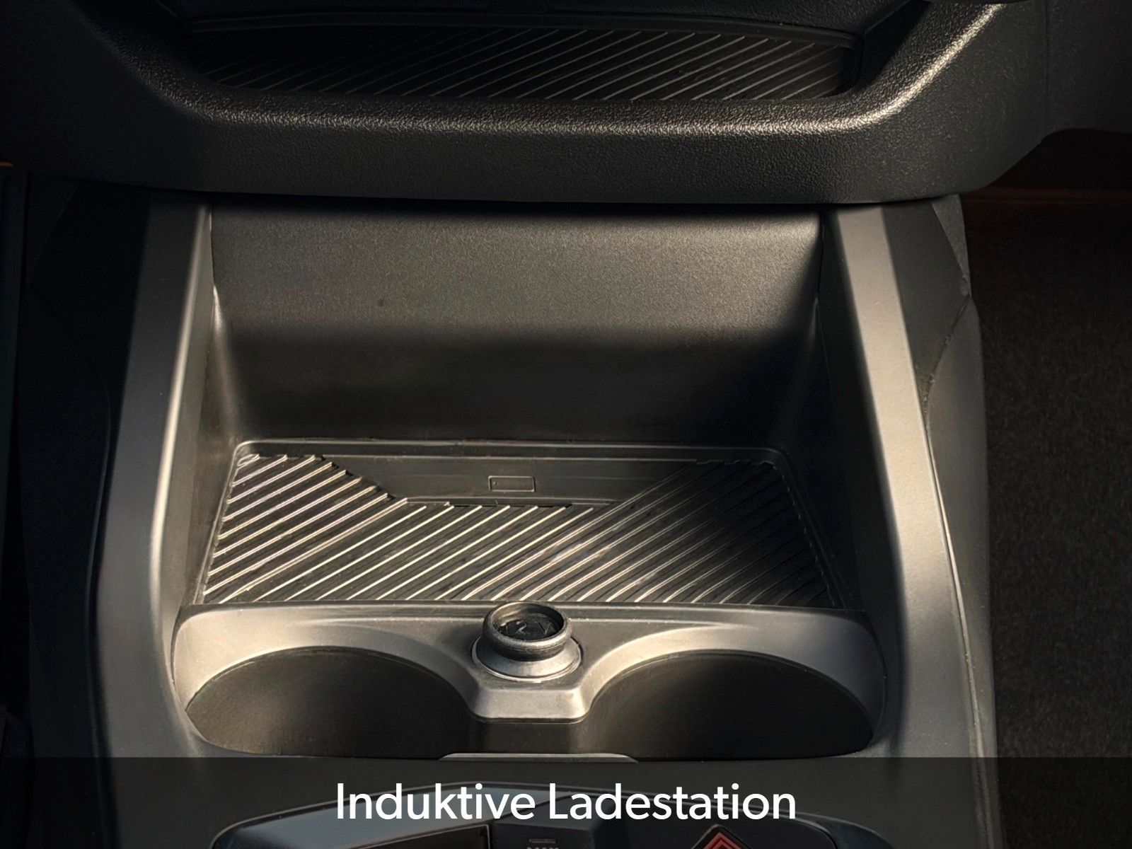 Fahrzeugabbildung BMW 120i Aut. Adap. LED CAM SHZ LHZ KZG CarPlay