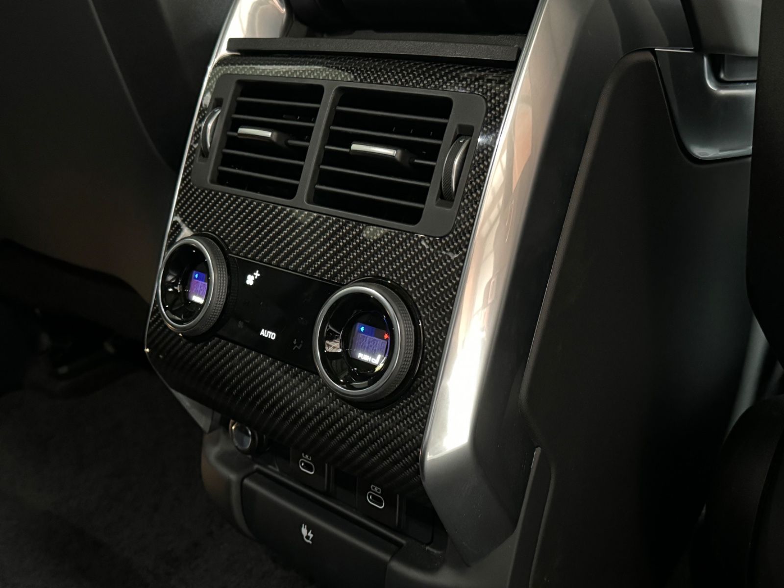 Fahrzeugabbildung Land Rover Range Rover Sport SVR/LASER LED/Standheiz./360°