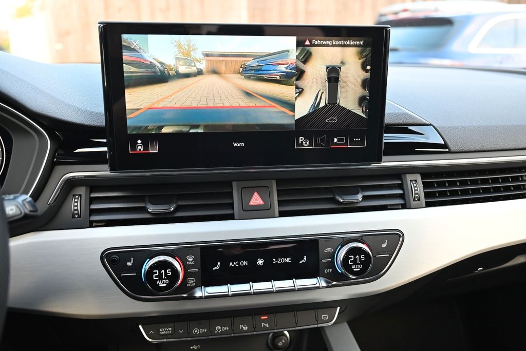 AUDI A4 2023