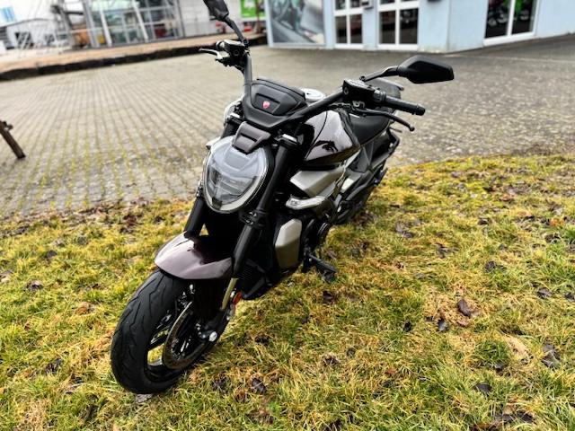 Ducati X-Diavel V4
