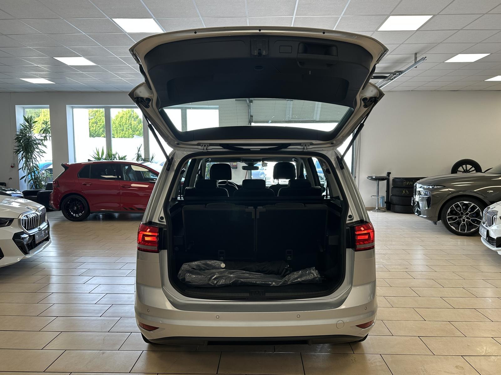 Volkswagen Touran Move 7Sitze AHK LED ACC SHZ PDC WSS heiz., миниатюра 9