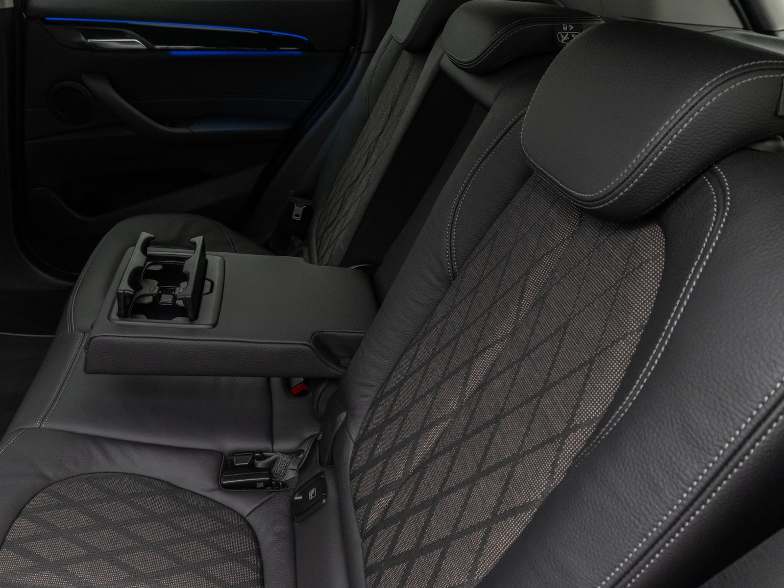 Fahrzeugabbildung BMW X1 sD18i xLine Kamera DAB HiFi DrivAssist Sport