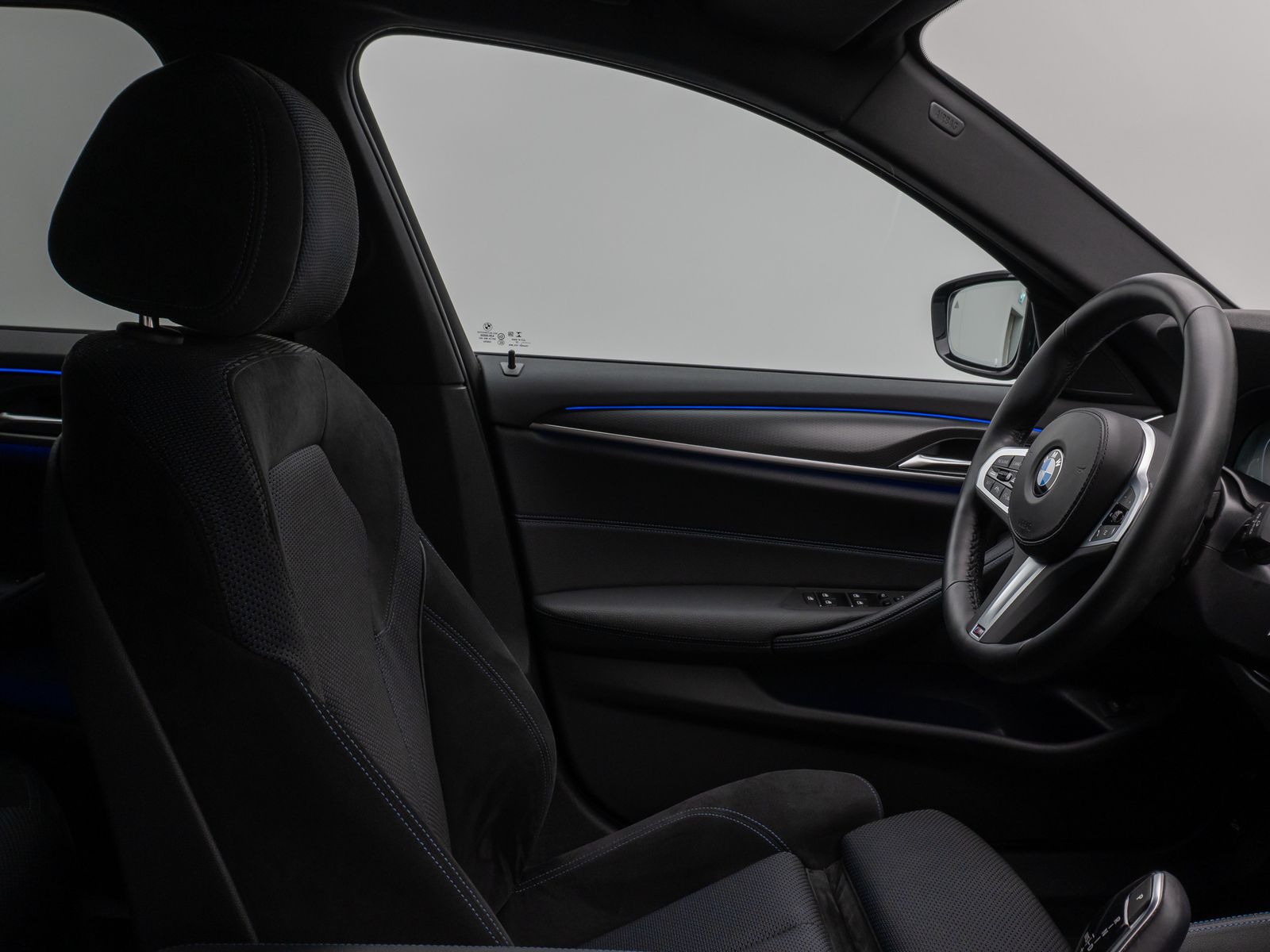 Fahrzeugabbildung BMW 520d xD M Sport Kamera HUD DAB HiFi Stop&Go AHK