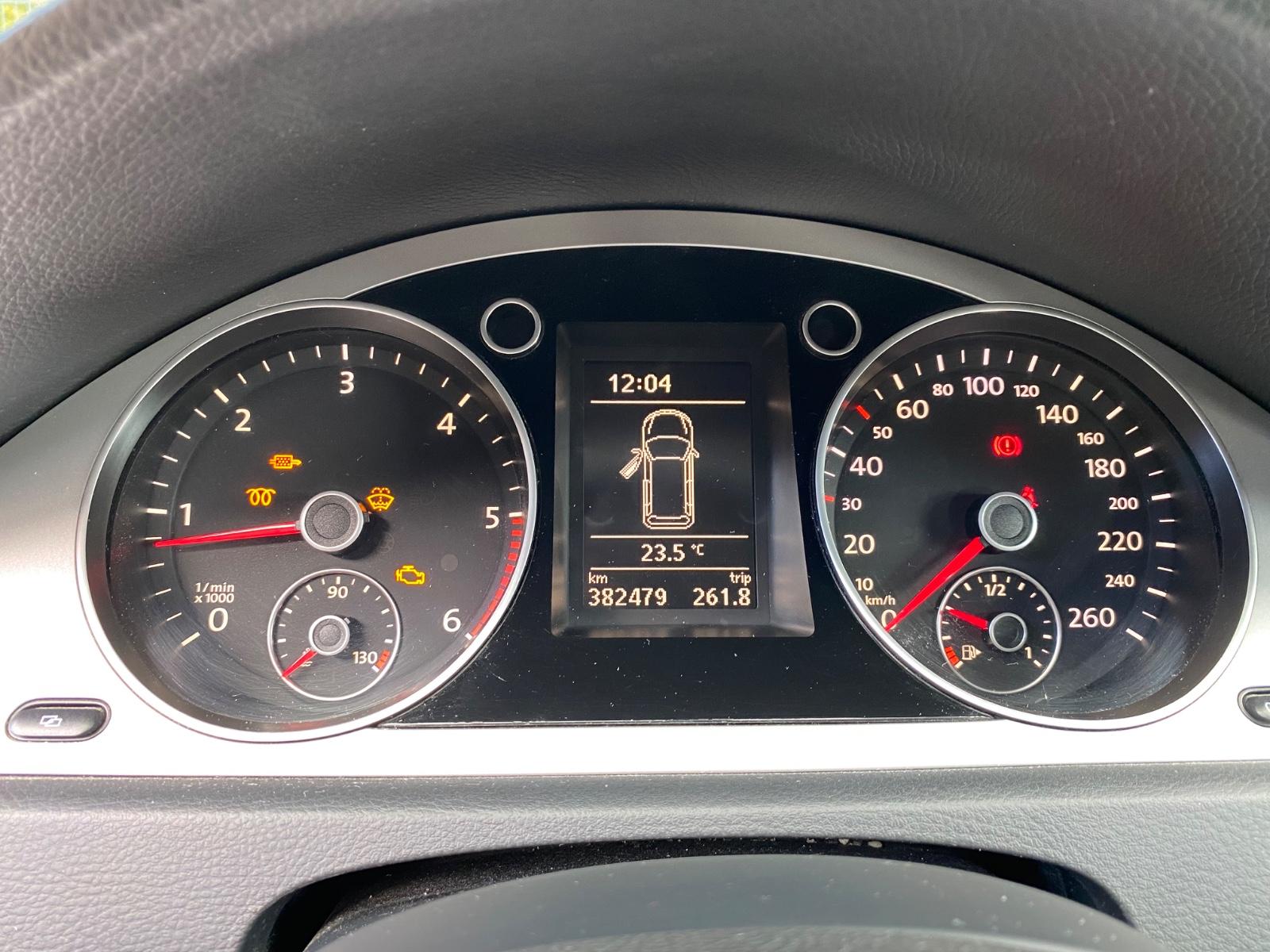 Volkswagen Passat 2010 — photo 8