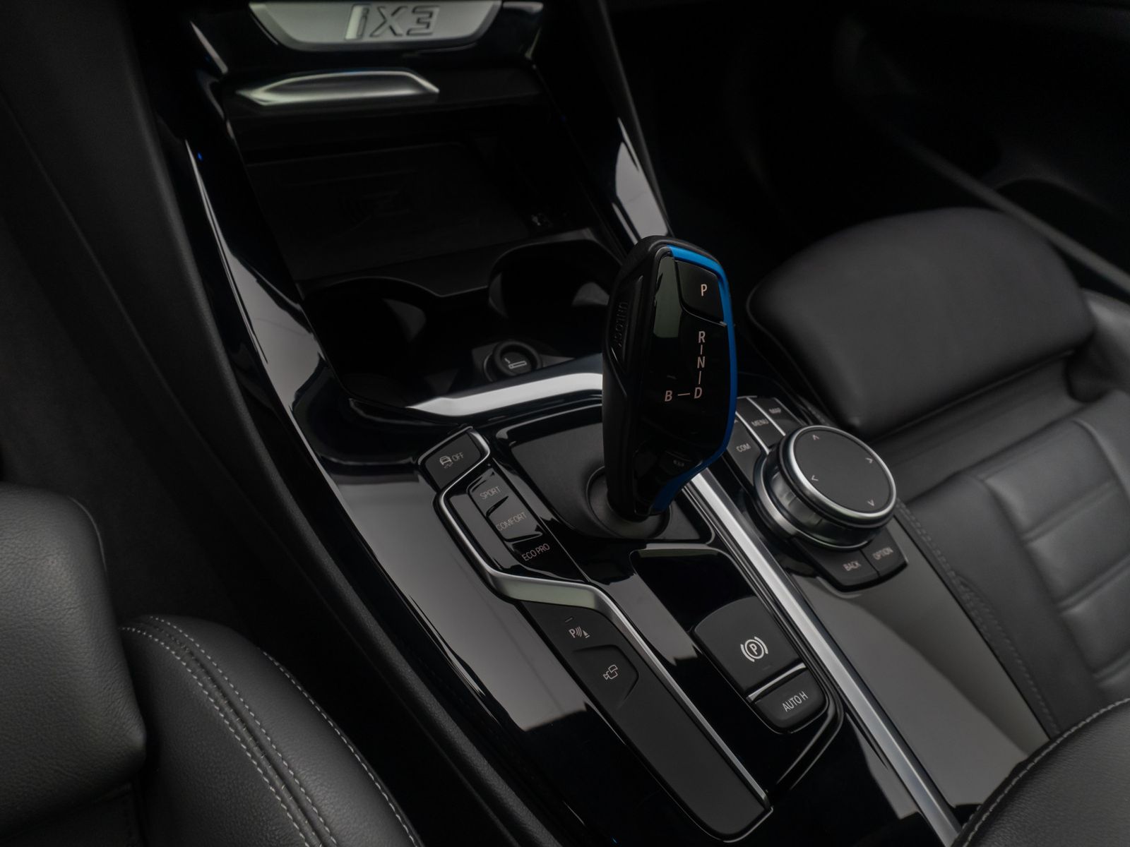 Fahrzeugabbildung BMW iX3 IMPRESSIVE ACC 360° Panorama HUD DAB 20Zoll