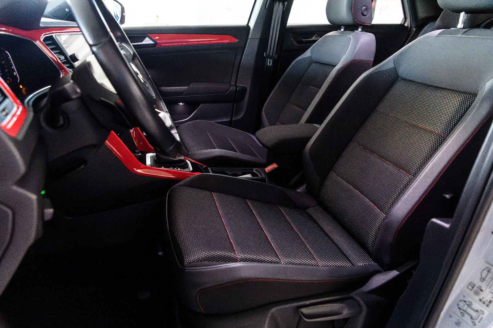 Fahrzeugabbildung Volkswagen T-Roc Sport 1.5 TSI DSG "beats" LED +STANDHZ.