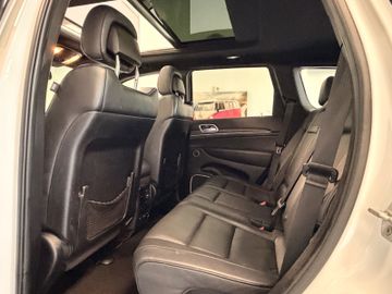 Jeep Grand Cherokee - 12