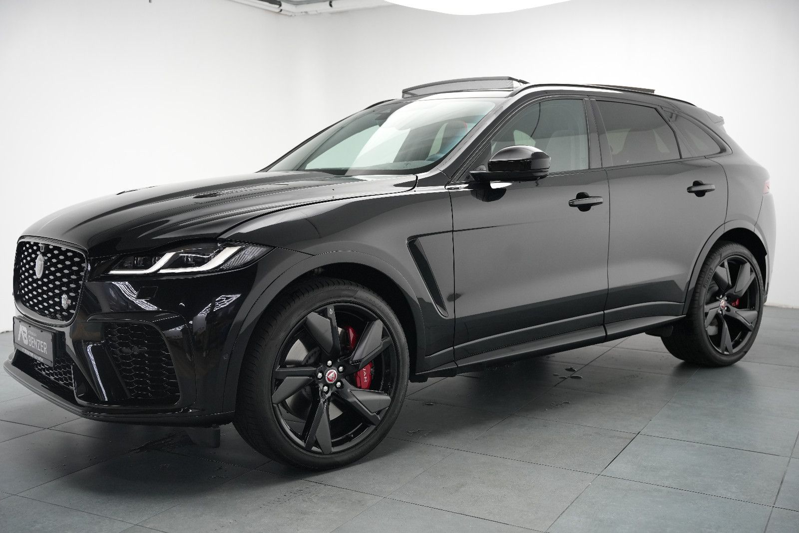 Fahrzeugabbildung Jaguar F-Pace SVR *Panorama*MeridianSurround*360°Memory