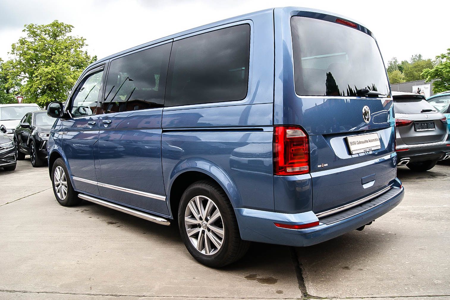 Fahrzeugabbildung Volkswagen T6 Multivan 2.0 TDI DSG Highline LEDER NAVI ACC