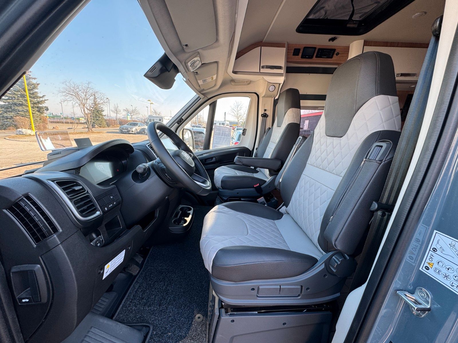 Fahrzeugabbildung Weinsberg CaraBus 600ME Edition Fire, Aufstelldach,Navi