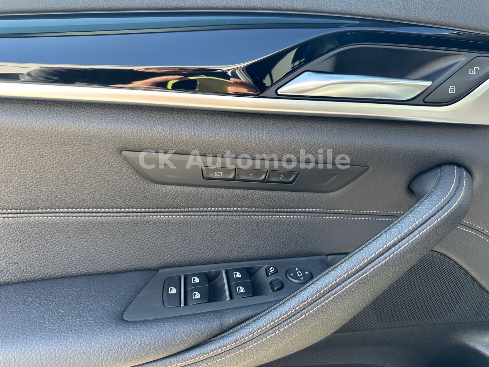 Fahrzeugabbildung BMW 530 i Lim. xDrive Sport Line/Navi/Leder/LED/Kam.