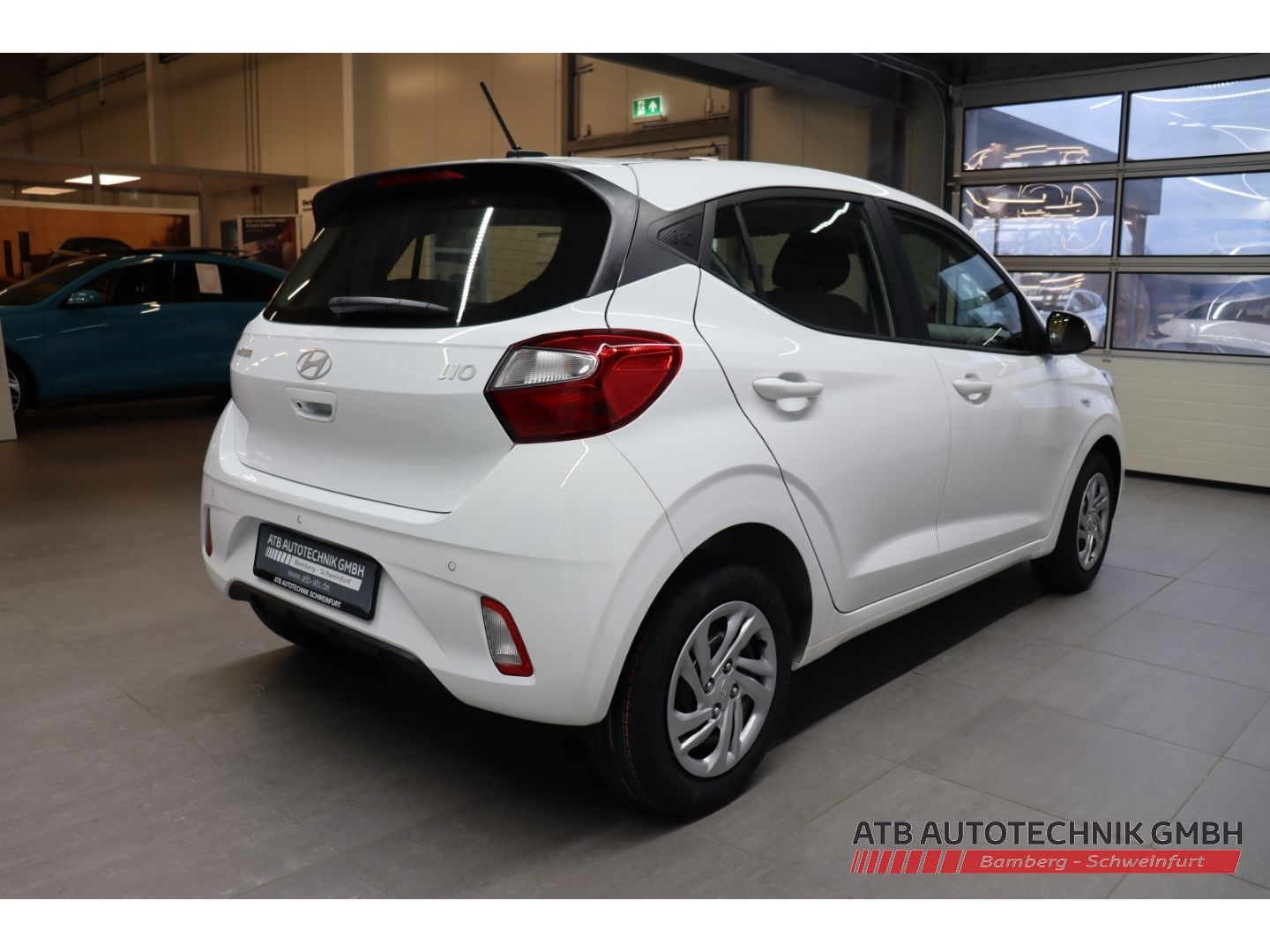 Fahrzeugabbildung Hyundai i10 Select MY25 1.0 Benzin 63 PS 5-MT 2WD Navi A