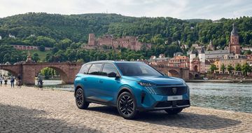 Peugeot 5008 Business inkl. Allwetterreifen