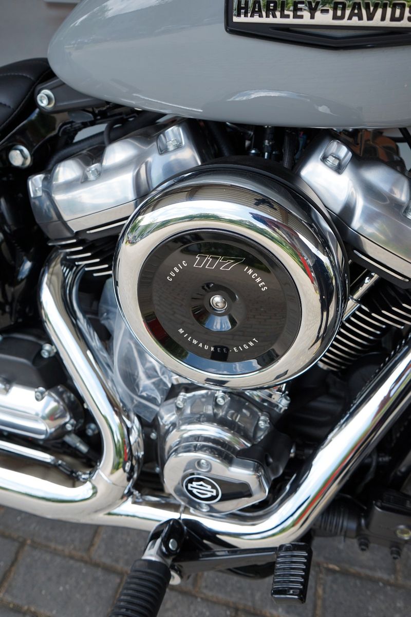 Fahrzeugabbildung Harley-Davidson Street Bob 117 Speichen 2025 Sofort Verfügbar