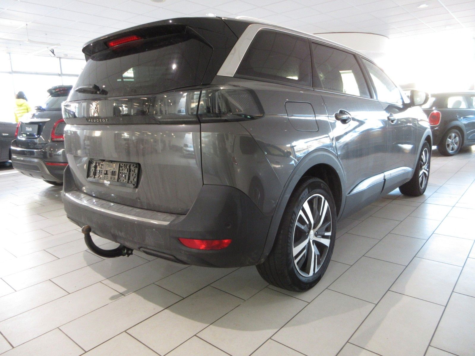 Fahrzeugabbildung Peugeot 5008 Allure 1.2T LED/NAVI/AHK/R´CAM/BLIS