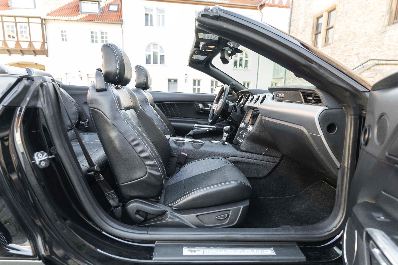 Fahrzeugabbildung Ford Mustang GT 5.0L Kabrio LED KAM NAV SHZ/SZK